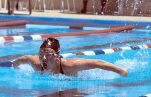 swimmer-583667_1280